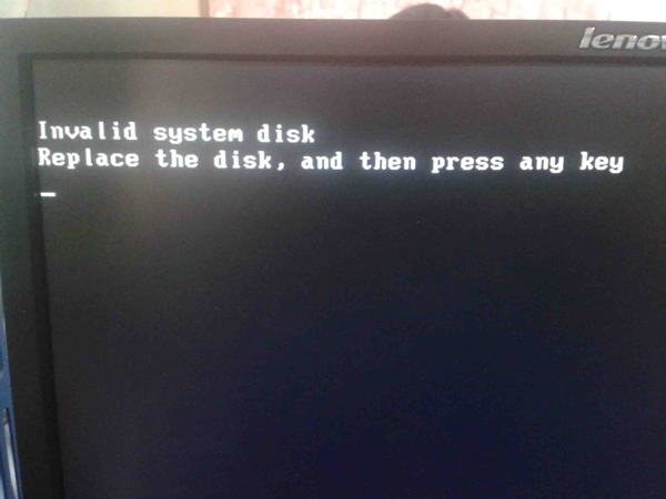 电脑开机出现蓝屏提示Invalid system disk怎么办？-下载群